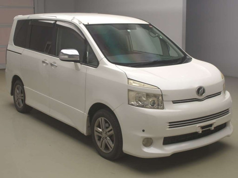 2010 Toyota Voxy ZRR70W[2]