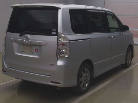 2010 Toyota Voxy ZRR70W[1]