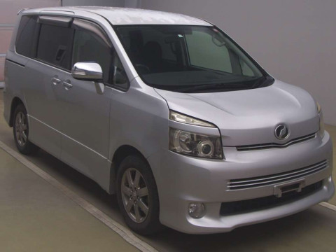 2010 Toyota Voxy ZRR70W[2]