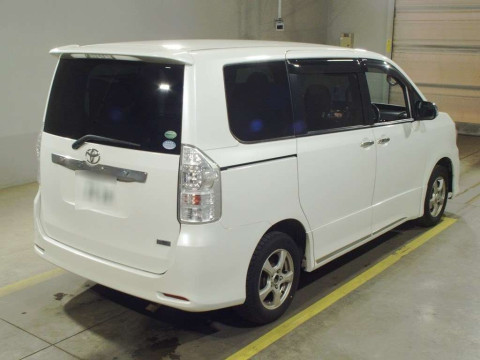 2013 Toyota Voxy ZRR75W[1]