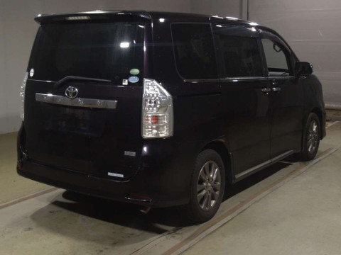 2013 Toyota Voxy ZRR70W[1]