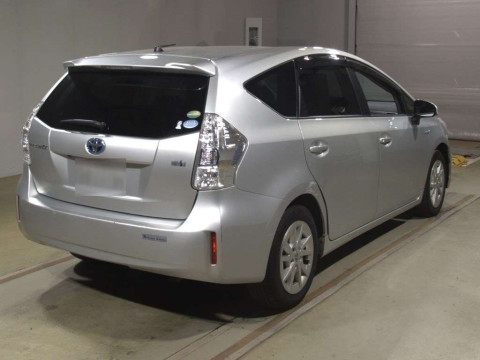 2012 Toyota Prius alpha ZVW41W[1]