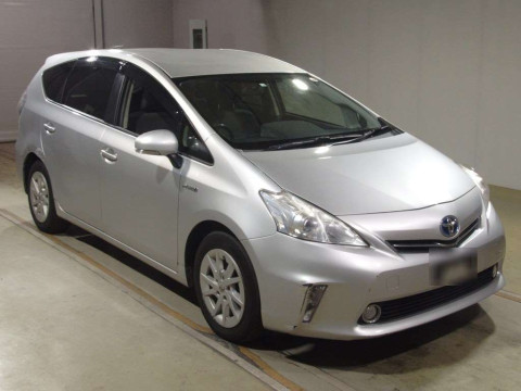 2012 Toyota Prius alpha ZVW41W[2]