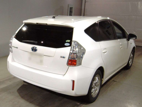 2012 Toyota Prius alpha ZVW41W[1]