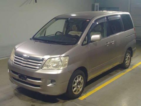 2002 Toyota Noah AZR60G[0]