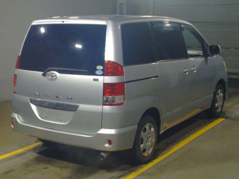 2006 Toyota Noah AZR60G[1]