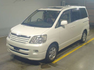 2004 Toyota Noah