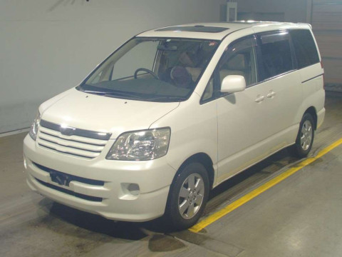 2004 Toyota Noah AZR60G[0]