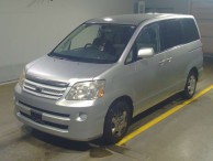 2004 Toyota Noah