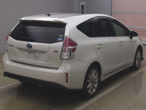 2015 Toyota Prius alpha ZVW40W[1]