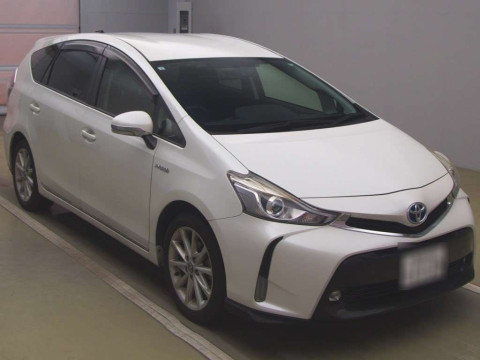 2015 Toyota Prius alpha ZVW40W[2]