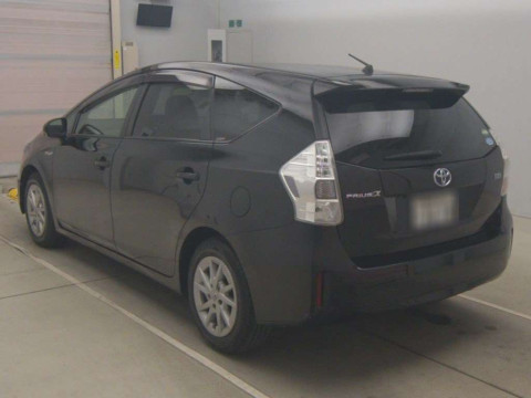 2014 Toyota Prius alpha ZVW40W[1]