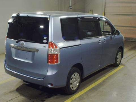 2007 Toyota Noah ZRR75G[1]