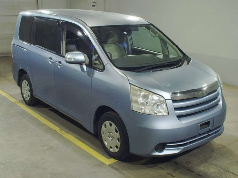 2007 Toyota Noah ZRR75G[2]