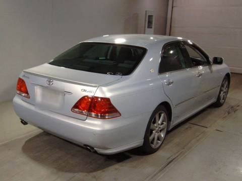 2005 Toyota Crown GRS182[1]