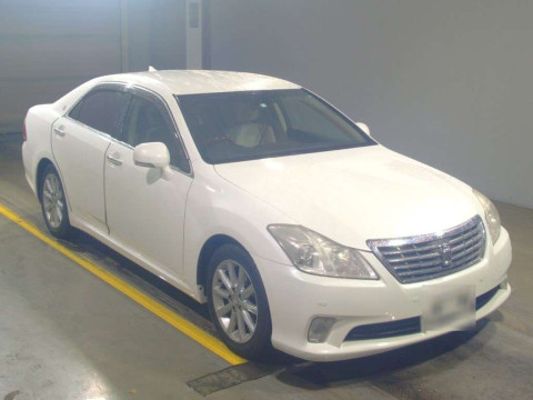 2010 Toyota Crown GRS202[2]