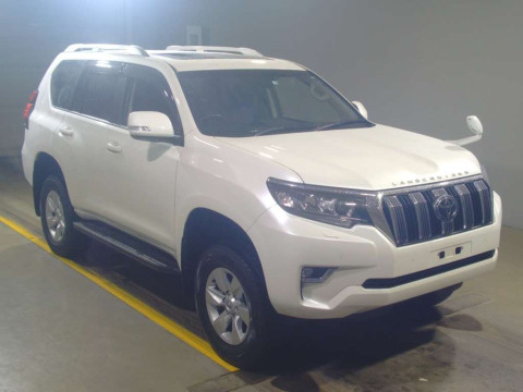 2022 Toyota Land Cruiser Prado TRJ150W[2]