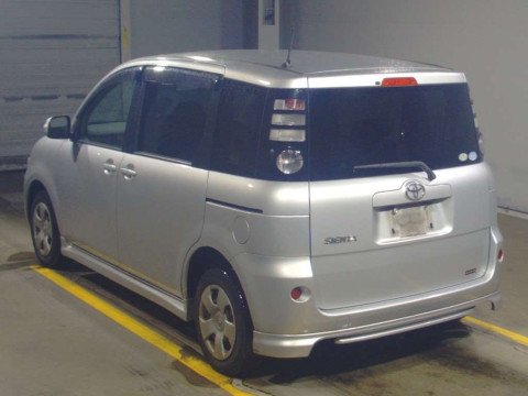 2010 Toyota Sienta NCP81G[2]