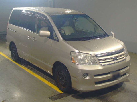 2006 Toyota Noah AZR60G[1]