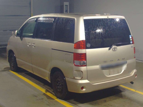 2006 Toyota Noah AZR60G[2]