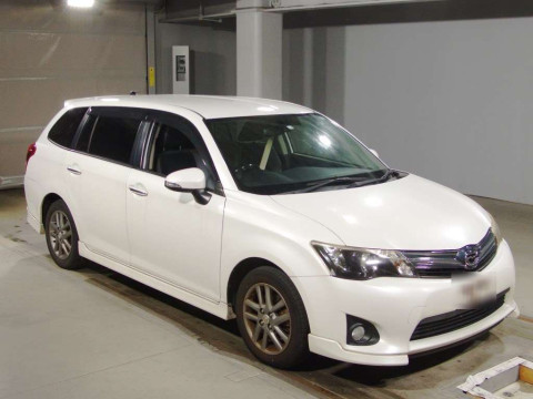 2014 Toyota Corolla Fielder NZE161G[2]