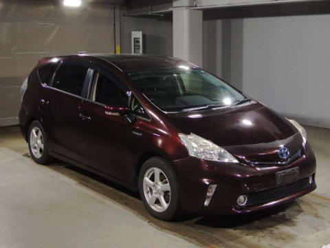 2014 Toyota Prius alpha ZVW41W[2]