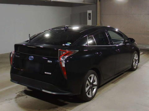 2016 Toyota Prius ZVW50[1]