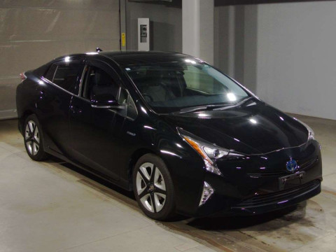 2016 Toyota Prius ZVW50[2]