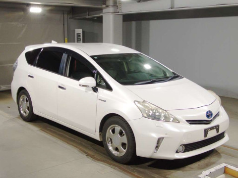 2012 Toyota Prius alpha ZVW40W[2]