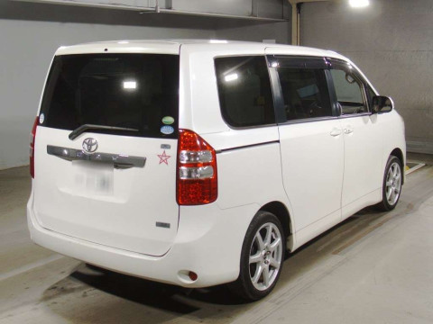 2013 Toyota Noah ZRR70G[1]