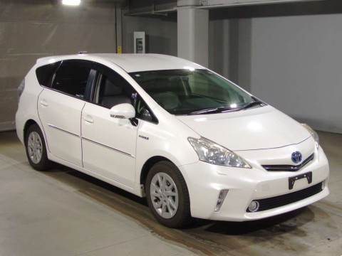 2012 Toyota Prius alpha ZVW41W[2]