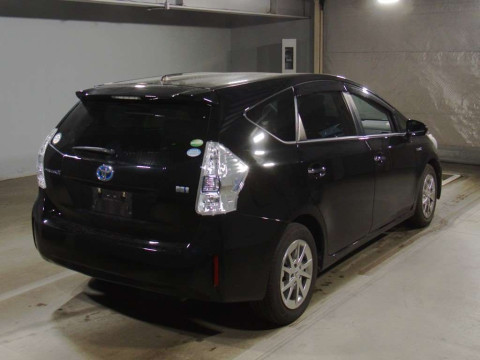 2014 Toyota Prius alpha ZVW41W[1]