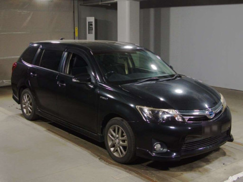 2014 Toyota Corolla Fielder NKE165G[2]