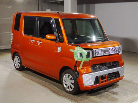 2015 Daihatsu Wake LA700S[2]