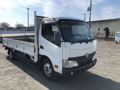 2011 Toyota Dyna Truck XZU655[2]