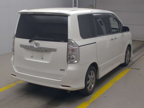 2009 Toyota Voxy ZRR70W[1]