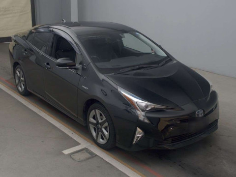 2017 Toyota Prius ZVW51[2]