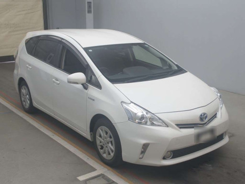 2014 Toyota Prius alpha ZVW41W[2]