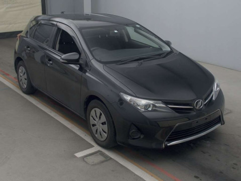 2012 Toyota Auris NZE181H[2]