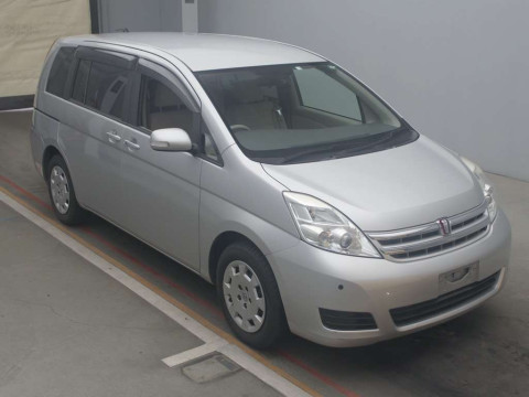 2010 Toyota Isis ZGM10G[2]