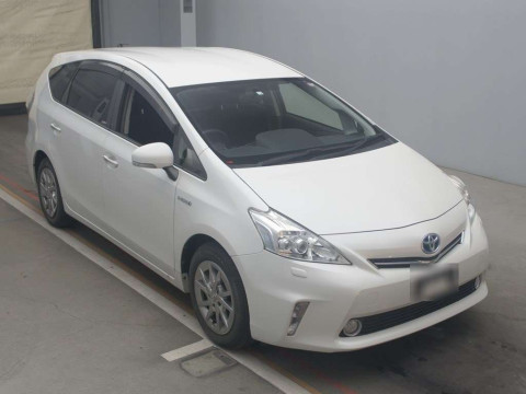 2014 Toyota Prius alpha ZVW41W[2]