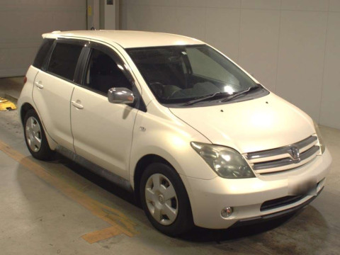 2004 Toyota IST NCP60[2]