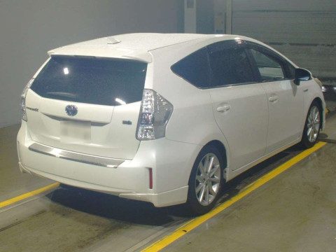 2014 Toyota Prius alpha ZVW41W[1]