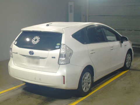 2013 Toyota Prius alpha ZVW40W[1]