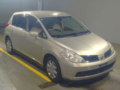 2004 Nissan Tiida C11[2]