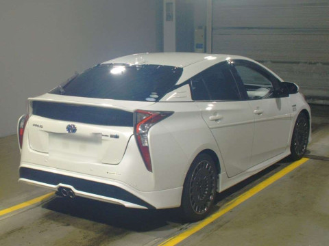 2016 Toyota Prius ZVW51[1]