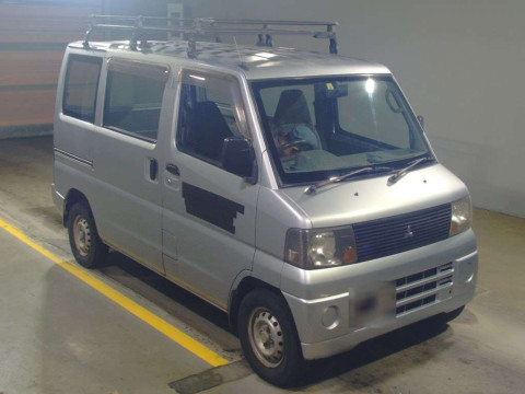 2005 Mitsubishi Minicab Van U62V[1]