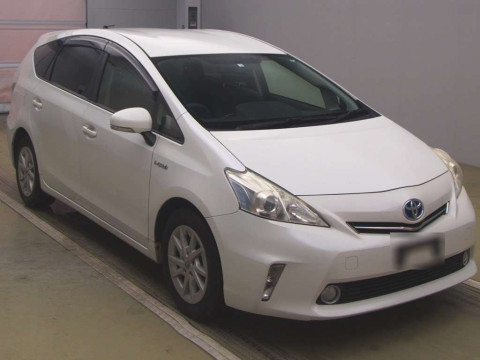 2012 Toyota Prius alpha ZVW41W[1]