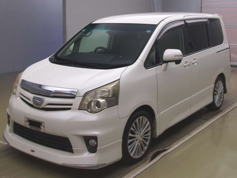 2010 Toyota Noah ZRR70W[0]