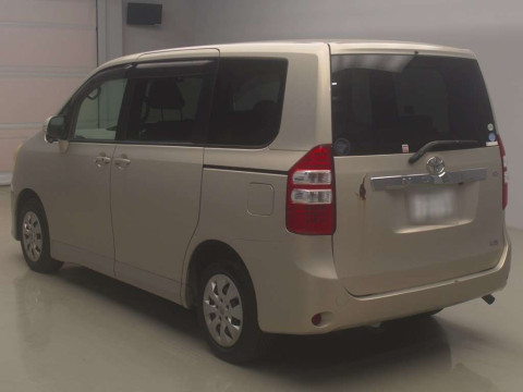 2010 Toyota Noah ZRR70G[2]